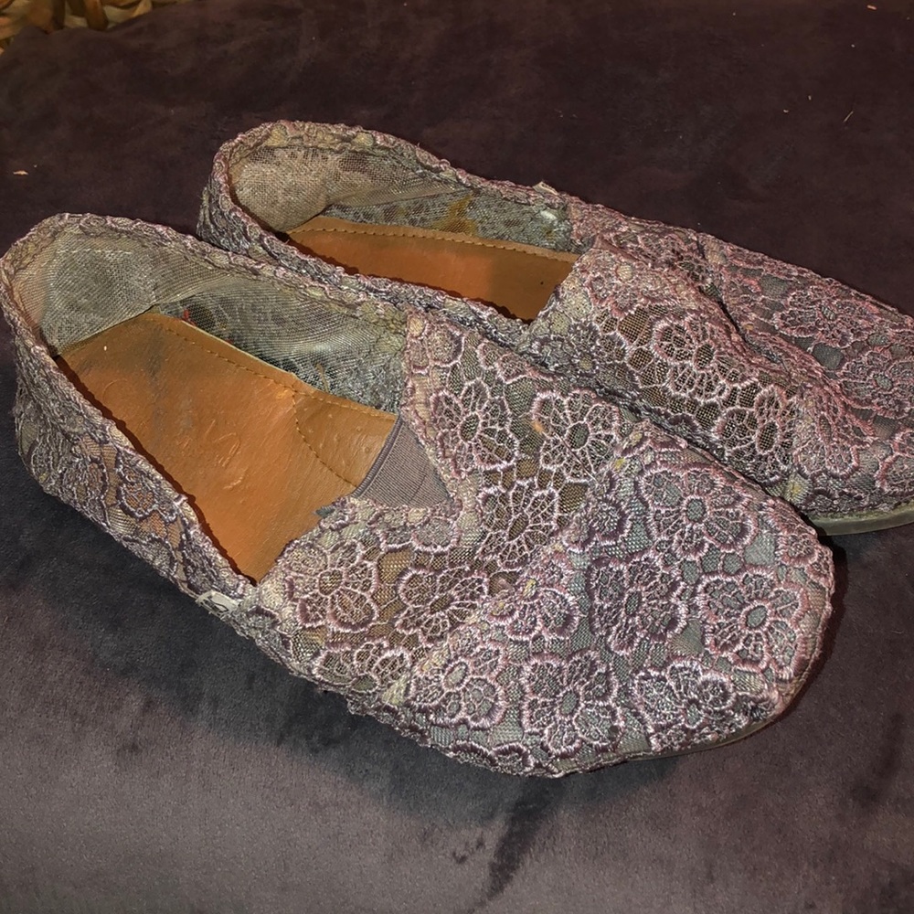 Shoes - Picture 2 of 3
